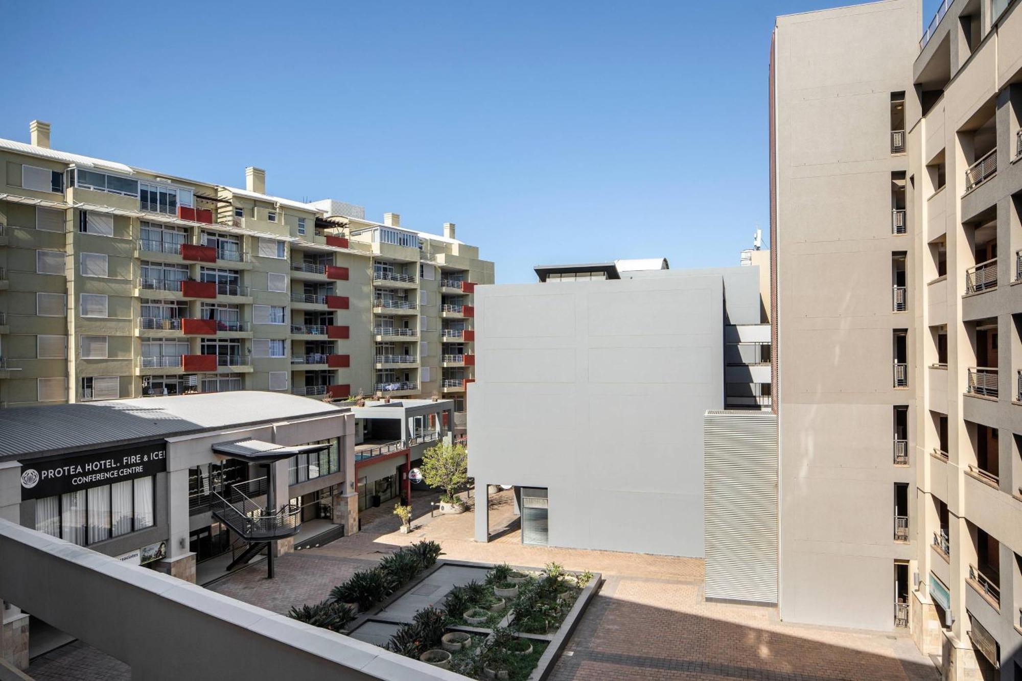 Protea Hotel Fire & Ice! By Marriott Durban Umhlanga Ridge Exterior photo